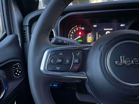 Used 2024 Jeep Wrangler Unlimited Sahara w/ Technology Group image 21