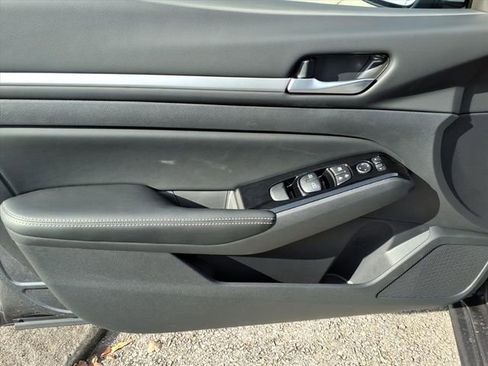 New 2025 Nissan Altima 2.5 SL image 7