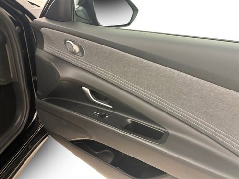 Used 2024 Hyundai Elantra Limited image 15