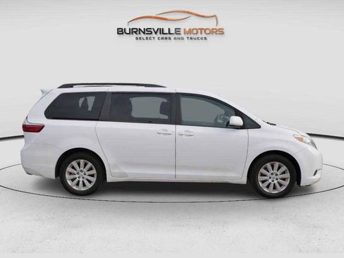 Used 2015 Toyota Sienna LE image 8