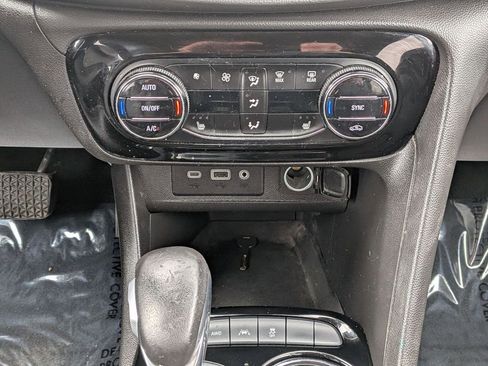 Used 2021 Buick Encore GX Essence AWD/4WD image 27
