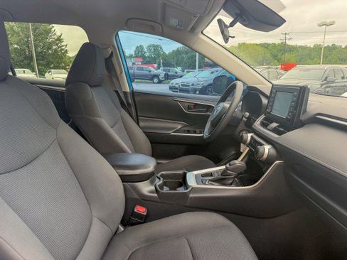 Used 2019 Toyota RAV4 LE AWD/4WD image 19