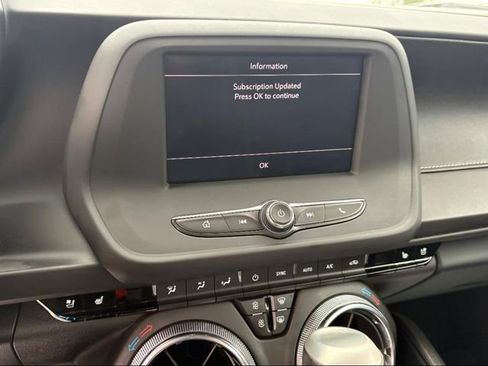 Used 2022 Chevrolet Camaro LT w/ Design Package 1 image 9