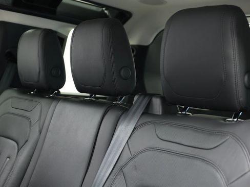 Used 2022 Land Rover Defender 110 SE image 45