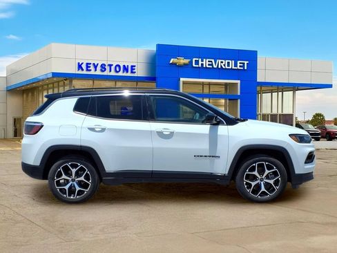 Used 2025 Jeep Compass Limited AWD/4WD image 8