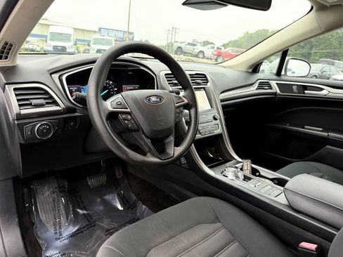Used 2019 Ford Fusion SE FWD image 13
