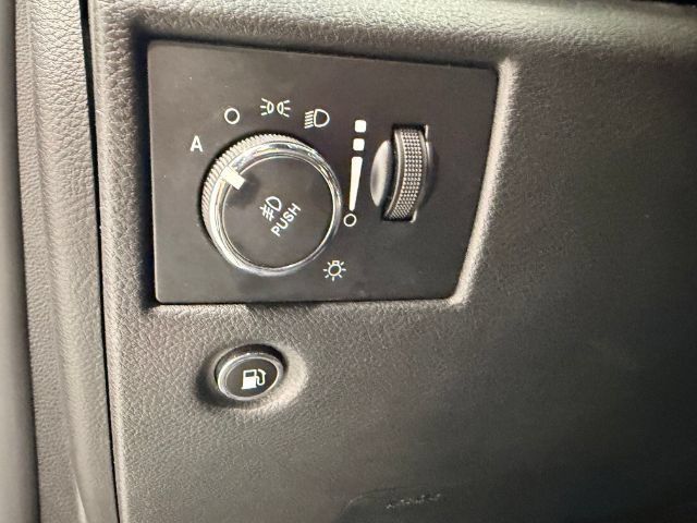 Used 2019 Jeep Grand Cherokee Altitude AWD/4WD image 18