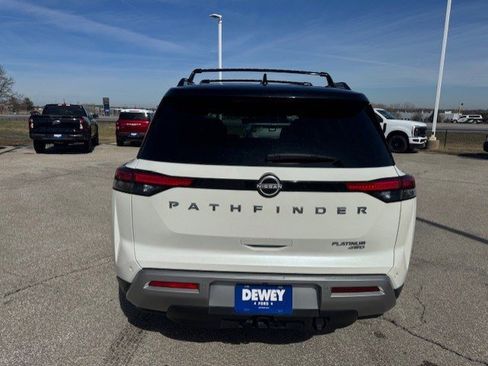 Used 2024 Nissan Pathfinder Platinum image 7