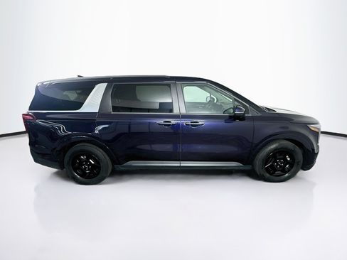 Used 2025 Kia Carnival FWD image 10