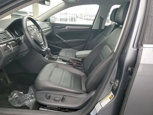 Used 2017 Volkswagen Passat 1.8T SE w/ SE Lighting Package image 13