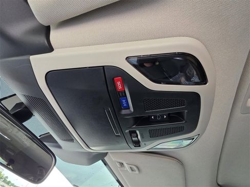 Used 2025 Subaru Outback Premium image 28