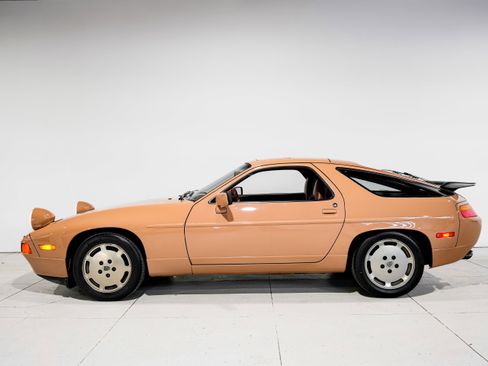 Used 1987 Porsche 928 S4 image 8