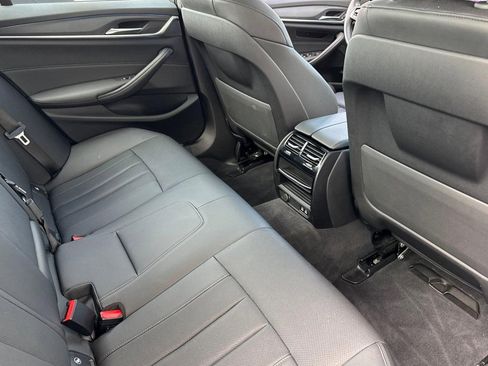 Certified 2023 BMW 530e xDrive image 30