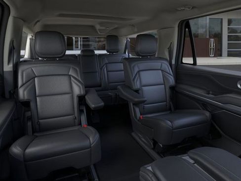 New 2026 Lincoln Navigator L Premier AWD/4WD image 11