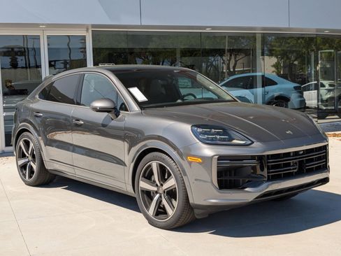 New 2025 Porsche Cayenne Turbo image 6