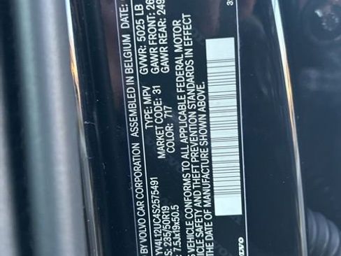 Certified 2025 Volvo XC40 B5 Plus image 28