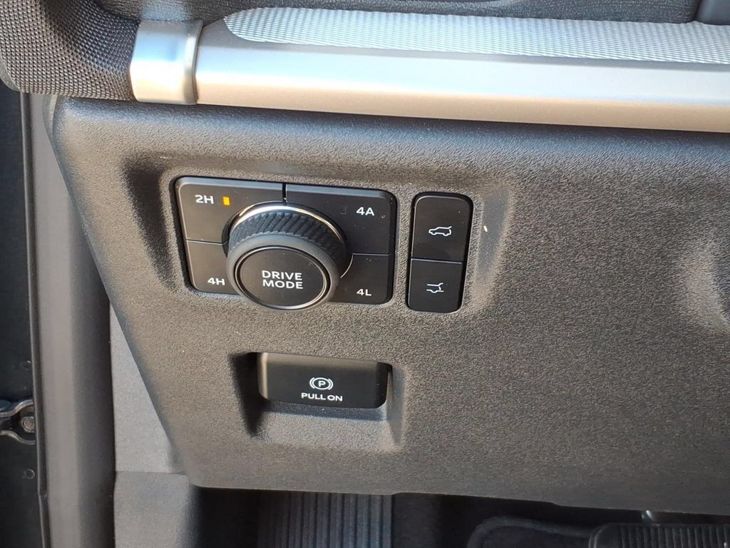 Certified 2025 Ford Expedition Active AWD/4WD image 16