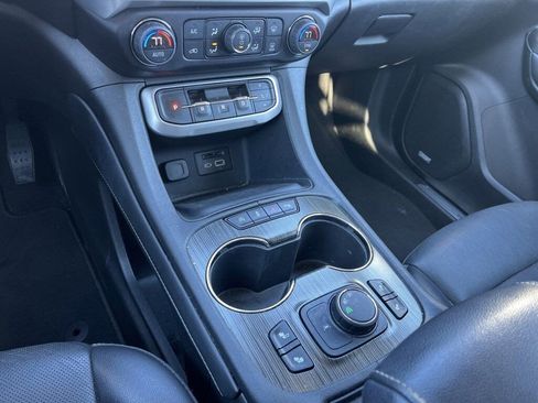 Used 2023 GMC Acadia SLT image 10