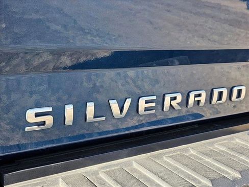 Used 2018 Chevrolet Silverado 1500 LT w/ Texas Edition image 13