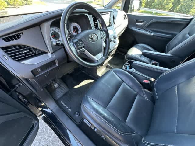 Used 2018 Toyota Sienna SE Premium FWD image 16