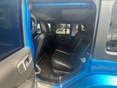 Used 2022 Jeep Wrangler Unlimited Sahara image 11