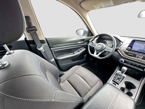 Used 2025 Nissan Altima 2.5 SV image 13