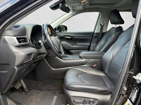 Used 2020 Toyota Highlander XLE AWD/4WD image 10