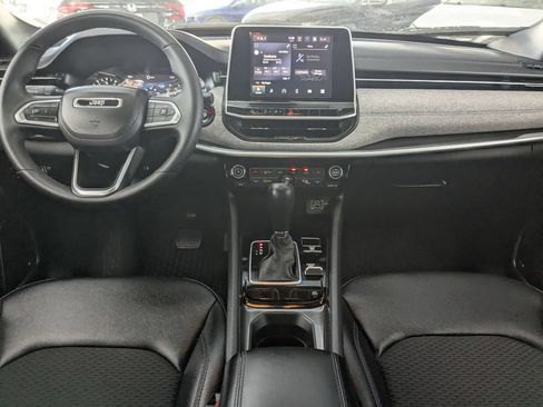 Used 2025 Jeep Compass Latitude w/ Sun & Sound Group AWD/4WD image 23