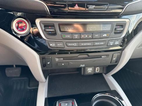 Used 2019 Honda Pilot Touring image 11