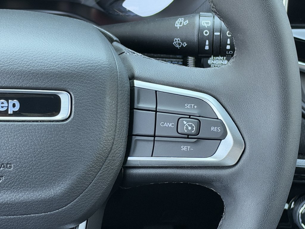Used 2026 Jeep Compass Latitude AWD/4WD image 7