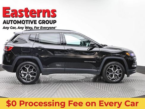 Used 2025 Jeep Compass Limited AWD/4WD image 4