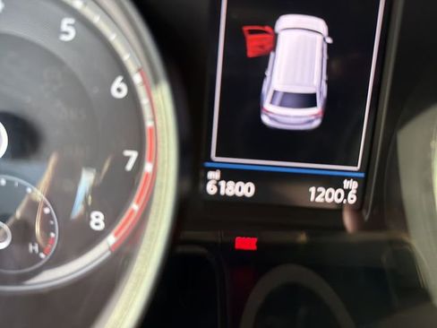 Used 2020 Volkswagen Atlas Cross Sport SE w/ Panoramic Sunroof Package image 13