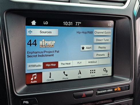 Used 2017 Ford Explorer XLT w/ Equipment Group 202A AWD/4WD image 25