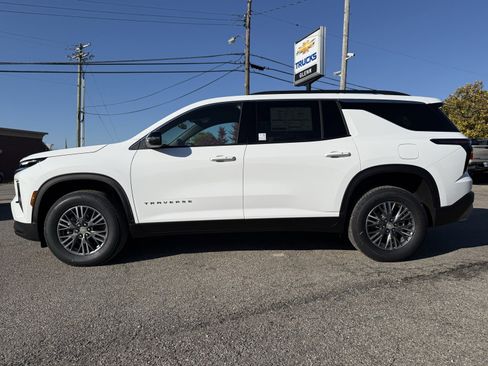 New 2026 Chevrolet Traverse LT image 3