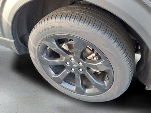 Used 2023 Ford Explorer ST-Line image 17