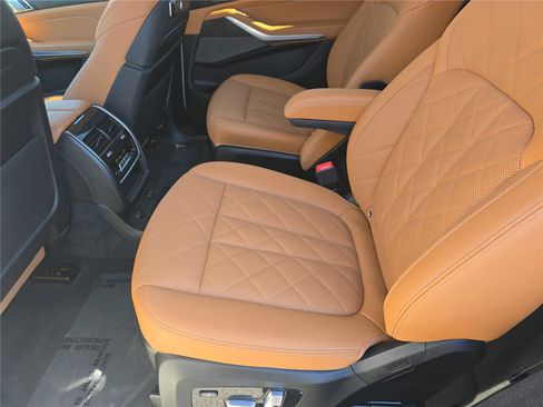 Certified 2023 BMW X7 xDrive40i w/ Premium Package image 14