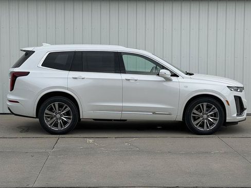 Used 2024 Cadillac XT6 Premium Luxury AWD/4WD image 3