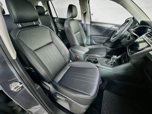 Used 2024 Volkswagen Tiguan SE FWD image 30