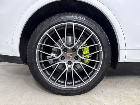 Certified 2023 Porsche Cayenne AWD/4WD image 16