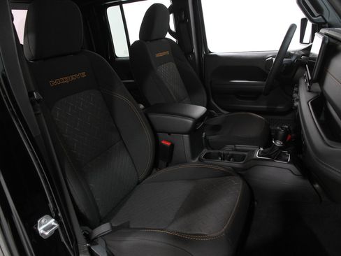 Used 2025 Jeep Gladiator Mojave w/ Convenience Group image 17