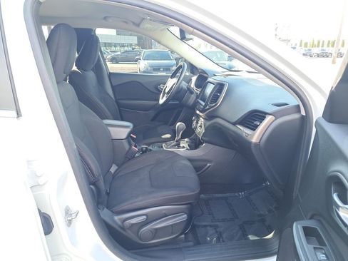 Used 2015 Jeep Cherokee Latitude AWD/4WD image 17