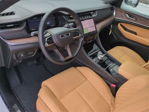 New 2025 Jeep Grand Cherokee Summit image 10