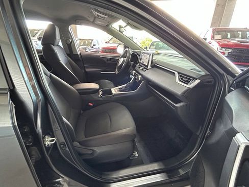 Used 2025 Toyota RAV4 LE AWD/4WD image 40