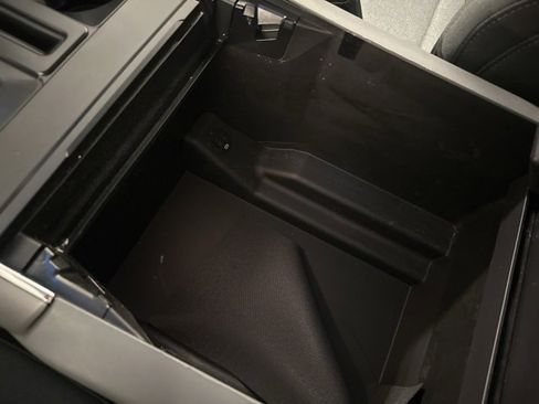 Used 2023 Ford F150 Lightning XLT image 37