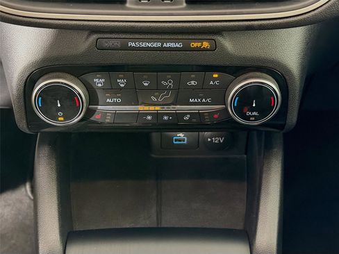 Used 2022 Ford Escape SEL image 16