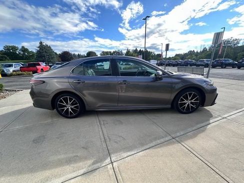 Used 2024 Toyota Camry SE w/ Cold Weather Package AWD/4WD image 2