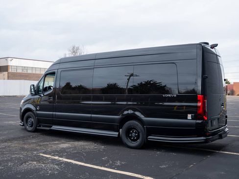 Used 2024 Mercedes-Benz Sprinter 3500 image 17