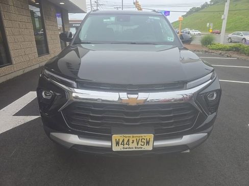 Used 2025 Chevrolet TrailBlazer LT AWD/4WD image 2