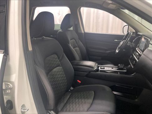 Certified 2022 Nissan Pathfinder SV image 11