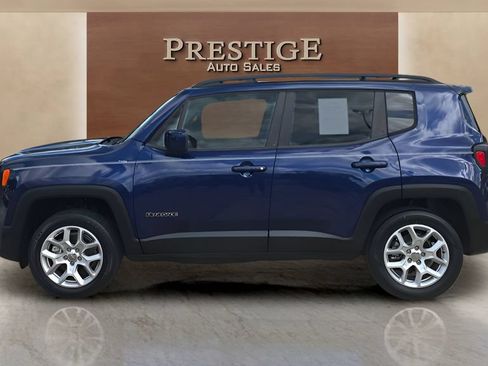Used 2017 Jeep Renegade Latitude AWD/4WD image 2